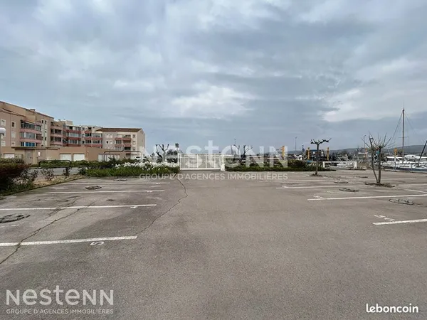 Parking/box FRONTIGNAN