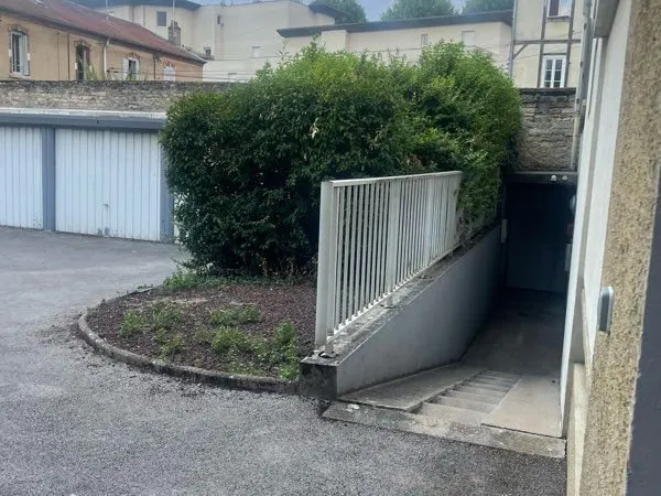 Vente garage fermé - emplacement idéal gare - cité gastronomique