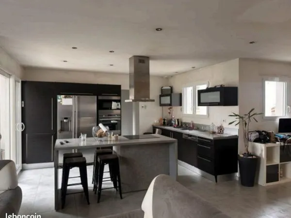 Maison recente, suite parentale, terrain constructible charpey
