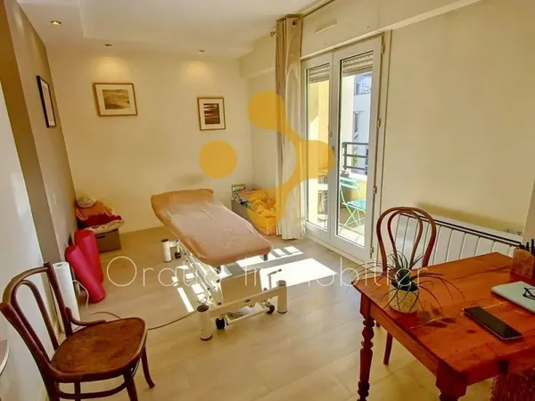 Vente local professionnel/part sociale SCI cabinet de Soins à Cr
