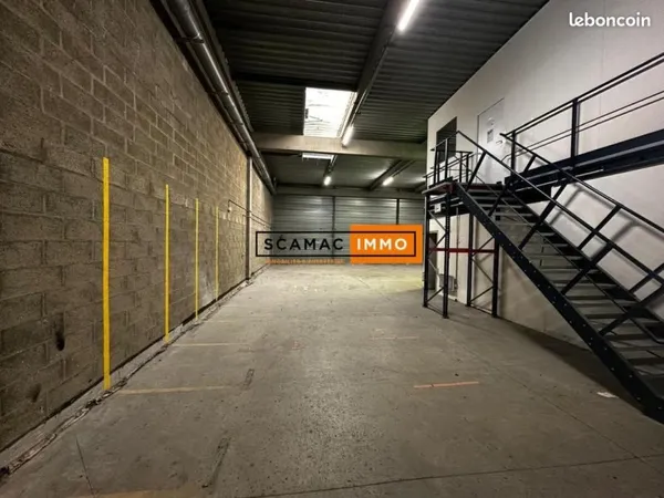 Local industriel 553 m²
