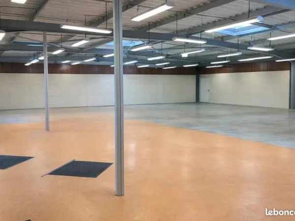 Local commercial 399 m²