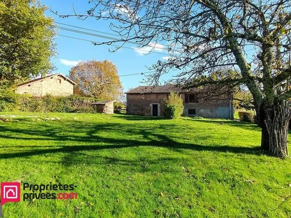 JARNOSSE (42460) Maison 100 m² à rénover avec annexes et terrain 1100m²