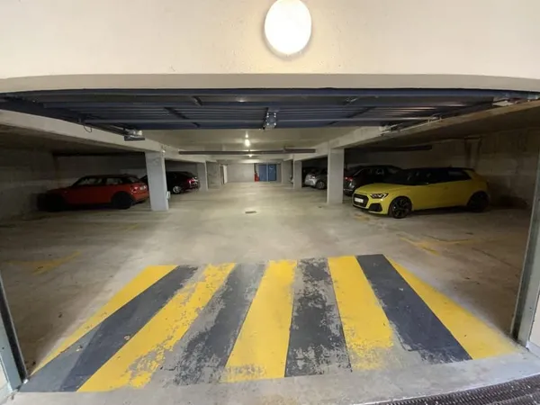 PLACE DE PARKING COUVERTE AU SOUS-SOL DANS RESIDENCE SECURIS