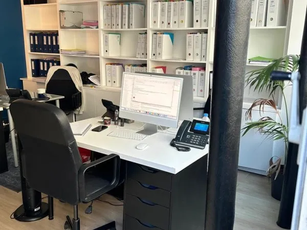A LOUER IMMEDIATEMENT - Très beau local professionnel entièrement rénové