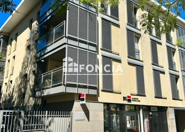 Ecully centre, T3 75m2 avec exterieur de 13m2 et son garage double