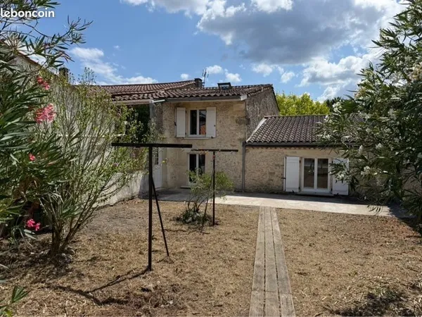 Bien atypique maison en pierre le charme de l ancien d une surface total d environ 168m2 situé a cus