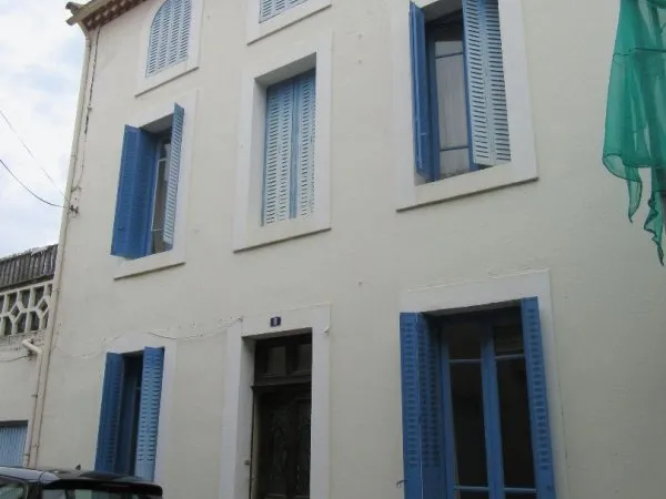 Grande maison lumineuse avec terrasse