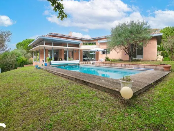 Villa de 6 pièces principales