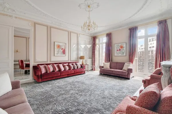 PARIS 8 - APPARTEMENT TRIPLEX - ARC DE TRIOMPHE