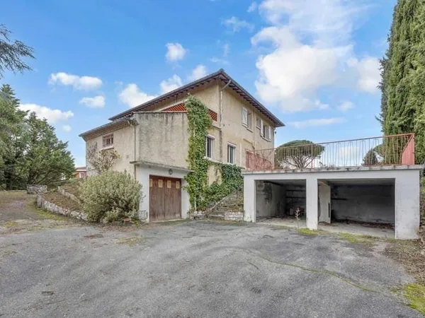 Maison 7 pièces 235 m²