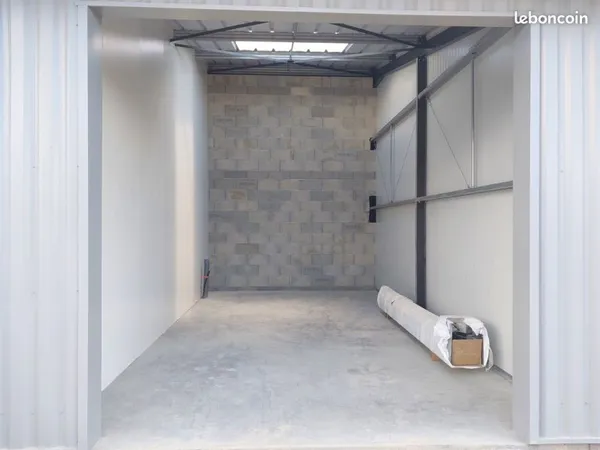Entrepot atelier box 30 m2 8min de la rochelle