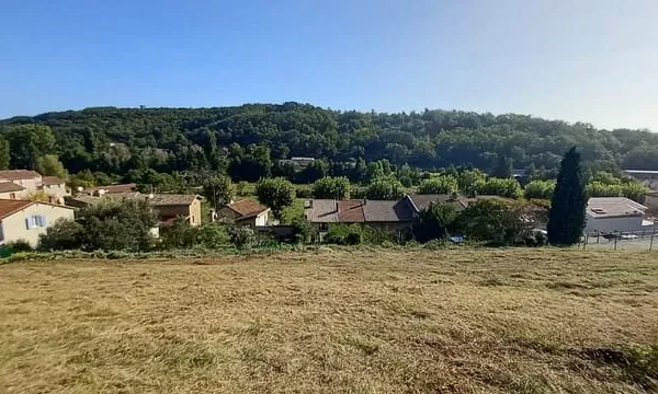 "Terrain de 2753 m² à Peyrins - Prix total: 158000 € (Maison à bâtir)"