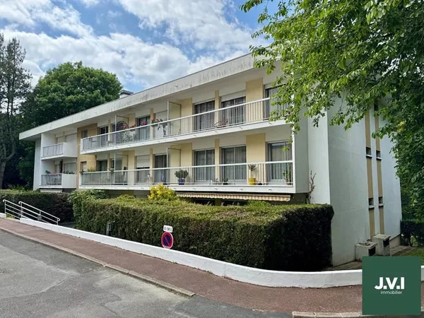Appartement 5 pièces 99m². Montmorency Centre. Dernier étage ave