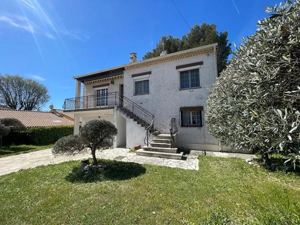 Maison Bouc Bel Air 7 pièce(s) 120 m², calme, lumineux, beau potentiel, garage, piscine, climatisati