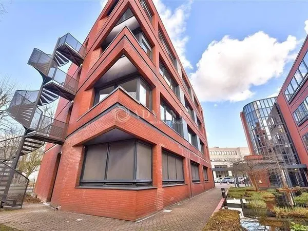 Bureaux 907 m²