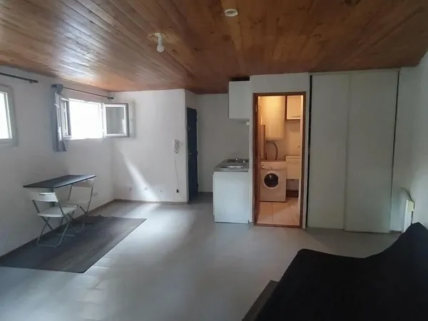 A louer studio meublé de 30 m2, brignoles, libre