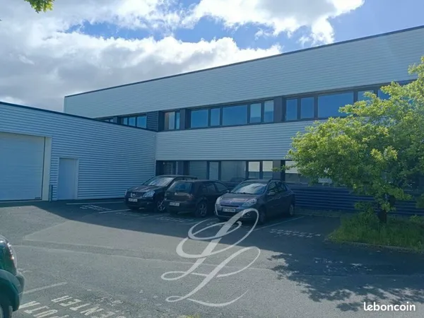 BUREAUX 395 m² CARQUEFOU