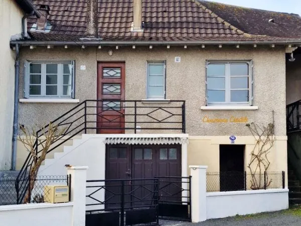 24120 Terrasson Lavilledieu : maison de ville à rafraîchhir