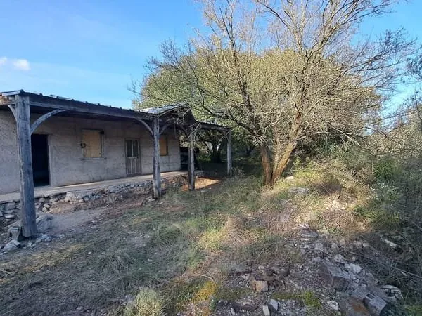 Moules et Baucels, mazet d'environ 40 m2