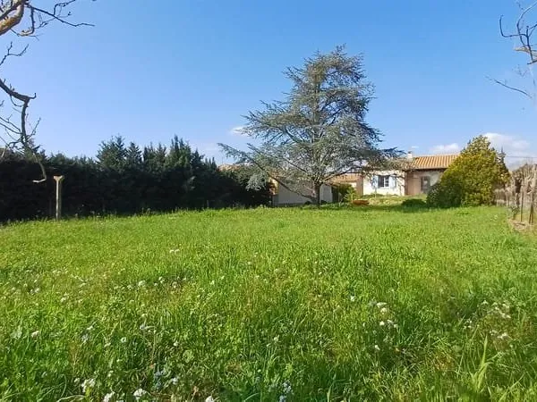 Maison de plain-pied 77 m2 Grand terrain arboré 1295 m2 Au calme, proche commodités