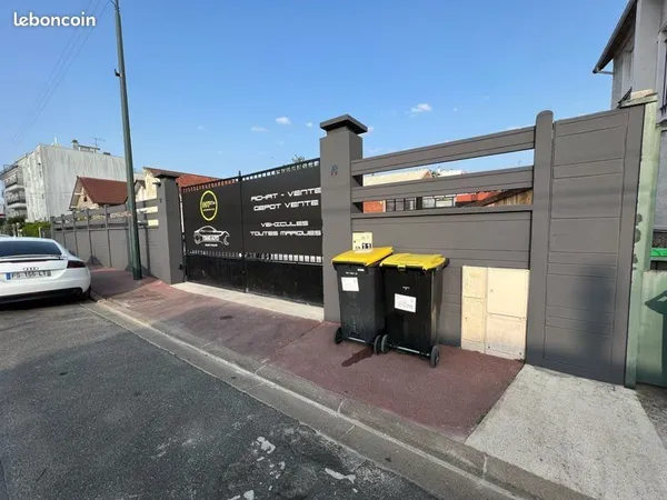 🔥 GARAGE AUTOMOBILE AVEC COUR - EMPLACEMENT EXCEPTIONNEL 🔥 Situé à Saint-Maur-des-Fossés, sur un emp