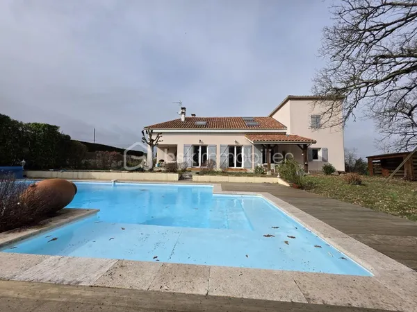 Maison 6 pièces 195 m²
