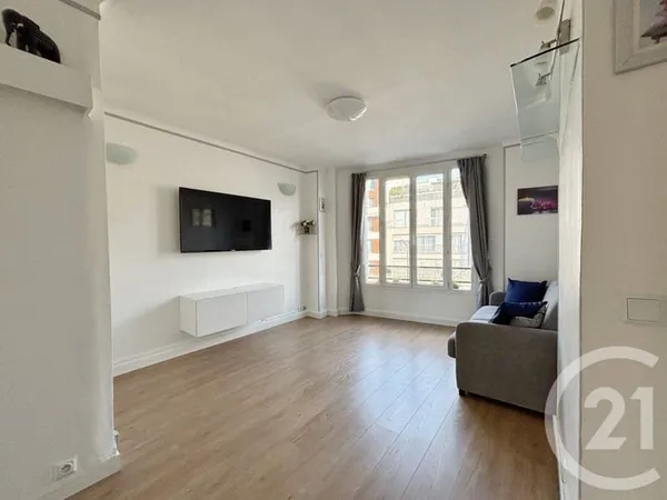 Studio 1 pièce 28 m²