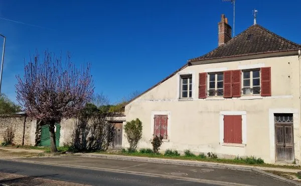MENARS - MAISON DE BOURG A RÉHABILITER