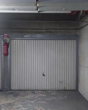 Box fermé à louer (parking)
