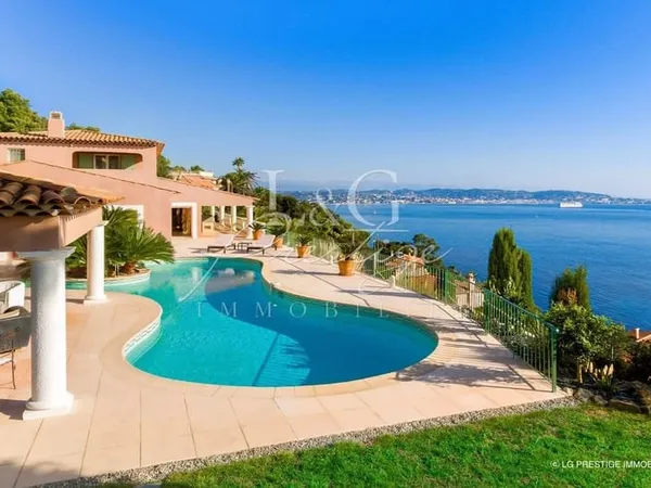 Majestueuse Villa 7 Pièces, avec Piscine et Vue Mer, Théoule-sur-Mer
