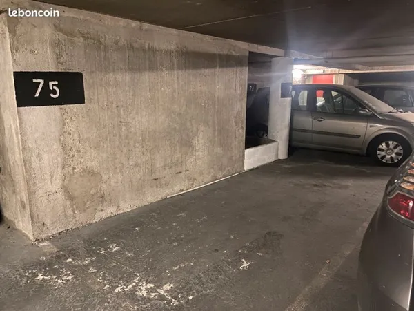 Emplacement de voiture Paris XVIIIe