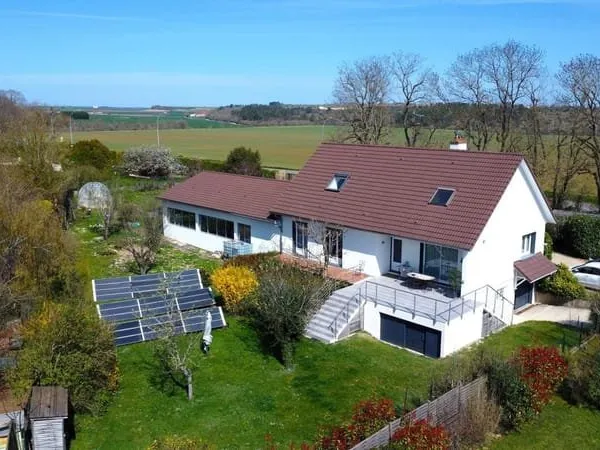 Maison de Type 7 Savigny le sec
