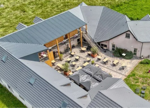 Hôtel-resto 3★ rénové - clés en main - Parc des Volcans