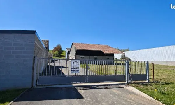 Local 50 m² LES AYVELLES