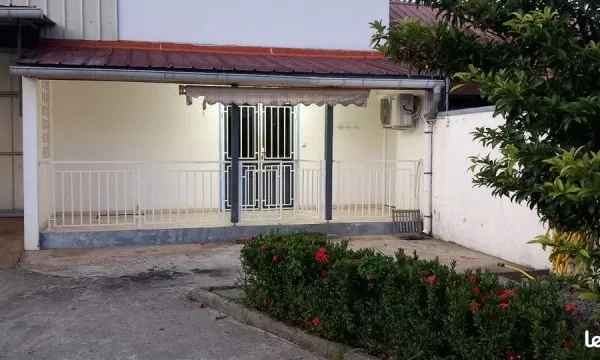 Loue grand F2 à Soula 97355
