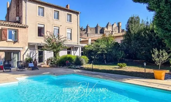 Villa 18 pièces 439 m²