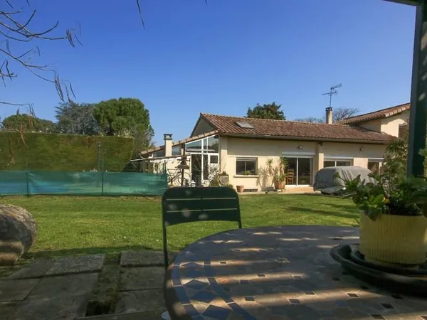 Maison 9 pièces 260 m²