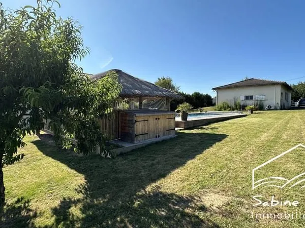 Maison de plain pieds avec piscine