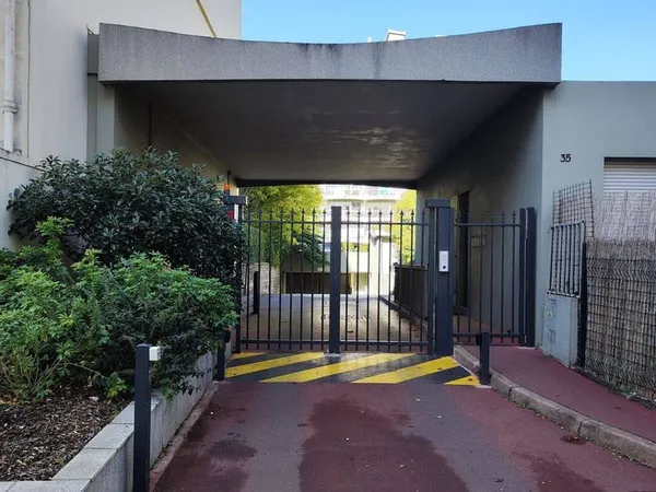 Parking 13 m²