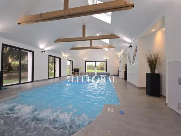 Maison familiale accès plage avec piscine intérieure