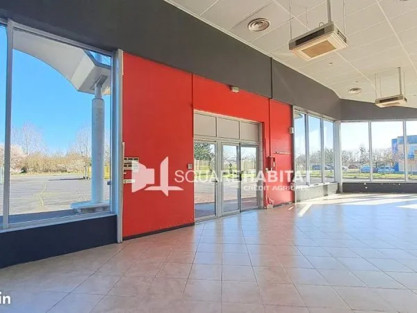 Local commercial 620 m²