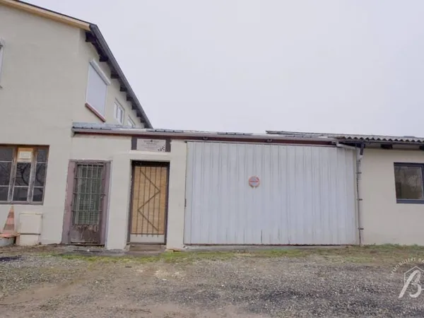Local 1 pièce 126 m²
