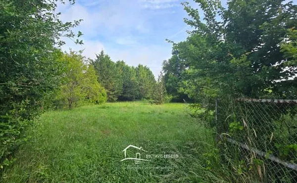 Terrain constructible 2 536 m2 Voulon, proche Vivonne