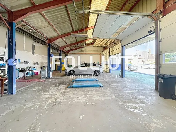 Local industriel de 630 m² - SAINT LO