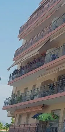 2 pièces cagnes sur mer hyper centre grande terrasse