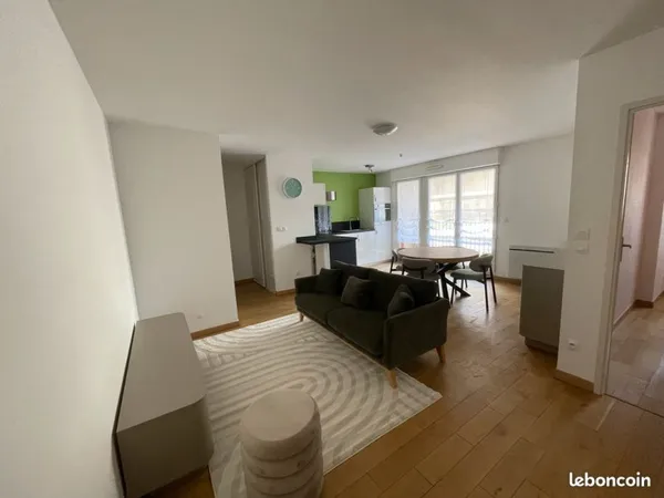 Location T2 meublé - 47 m² - Creil centre - Proche gare - Parking - Balcon