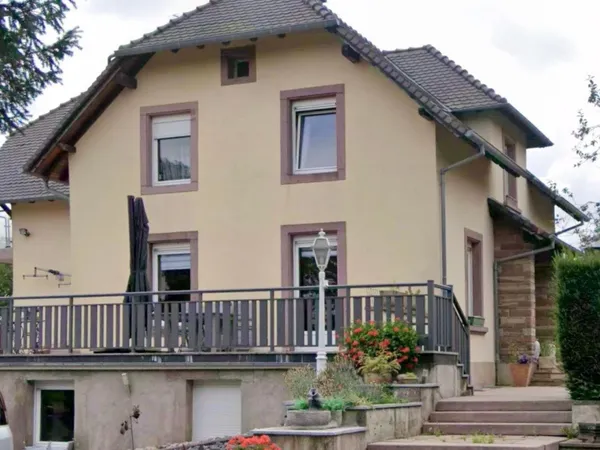 Maison familiale d'environ 181m2 avec sous sol plus annexes sur un terrain de 6216m2 à DURSTEL.