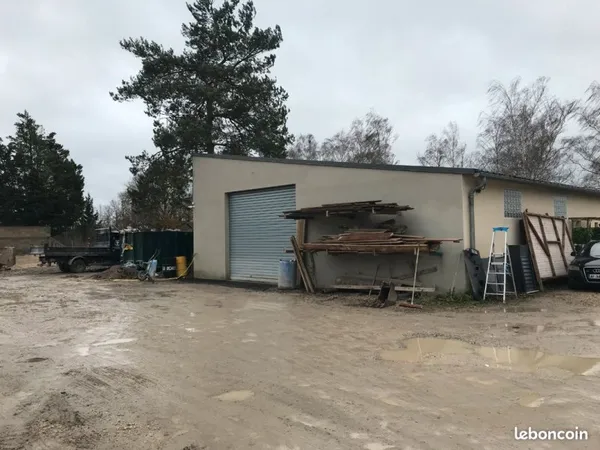 Bâtiment d'exception: bâtiment polyvalent avec maison
