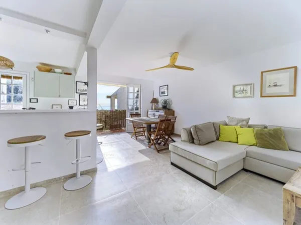 APPARTEMENT - VILLA - LES COLLETTES - VUE MER - PISCINE - T